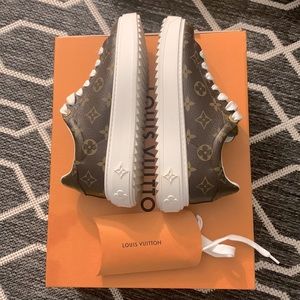 Louis Vuitton Time Out Sneaker, like new conditions size EUR 36 size 6 USA